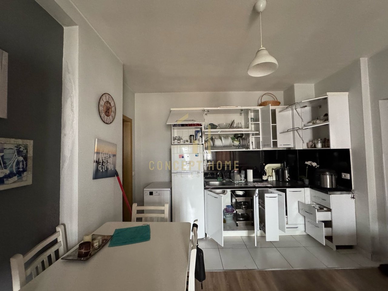 Jepet me qira apartament 2+1 ne Kamez ( prane Rrethit te Ullirit)