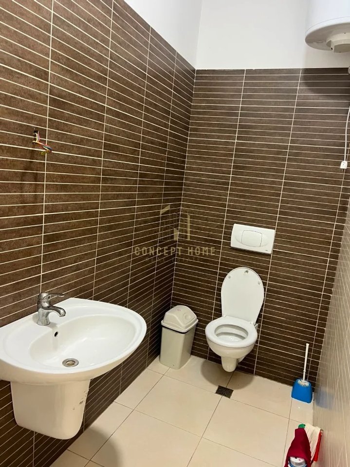 Business premises for rent at 21 Dhjetori