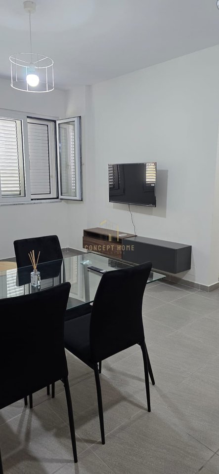 Jepet apartament me qera 1+1 tek Komuna e parisit