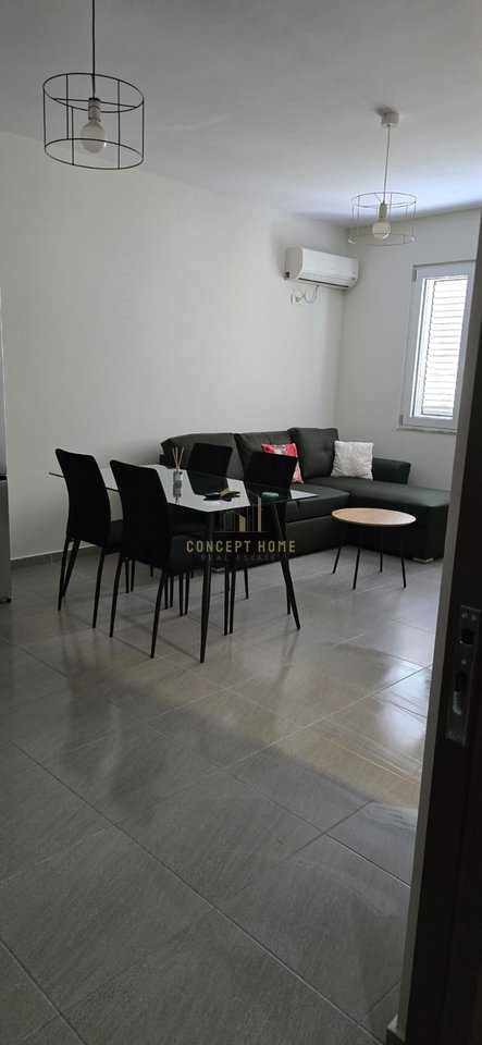 Jepet apartament me qera 1+1 tek Komuna e parisit