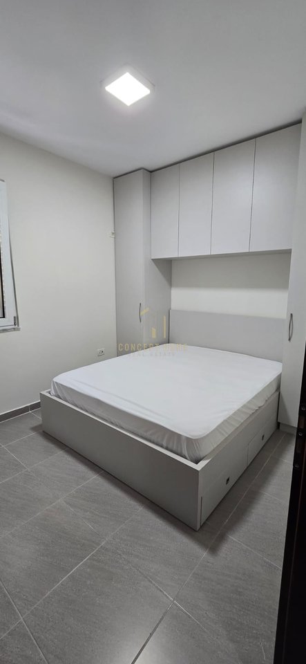 Jepet apartament me qera 1+1 tek Komuna e parisit