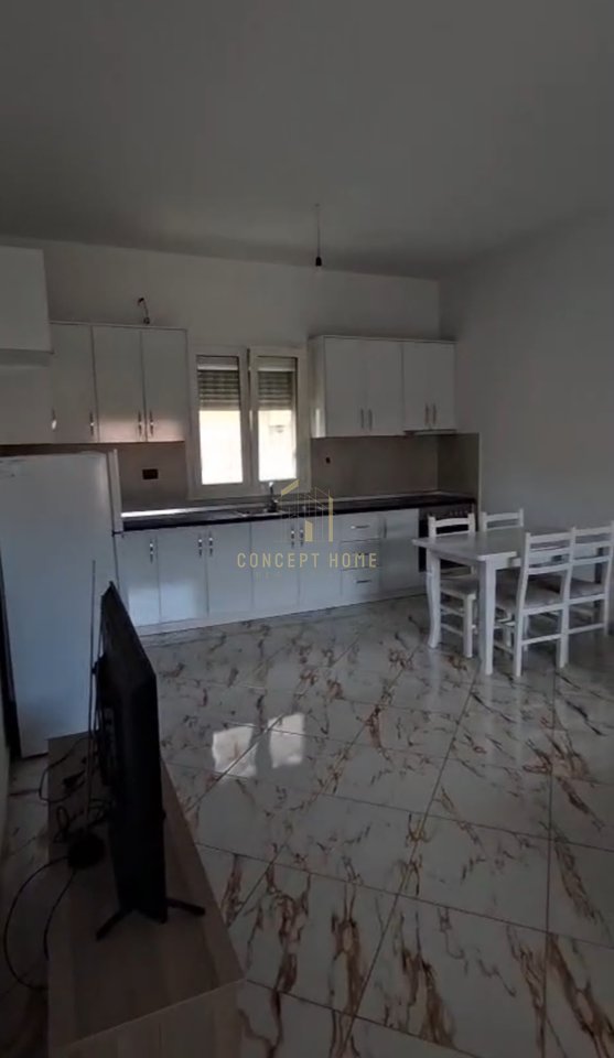 Jepet me qera apartament 2+1 ne 5 maj/Cmimi: 40,000 Leke/Muaj