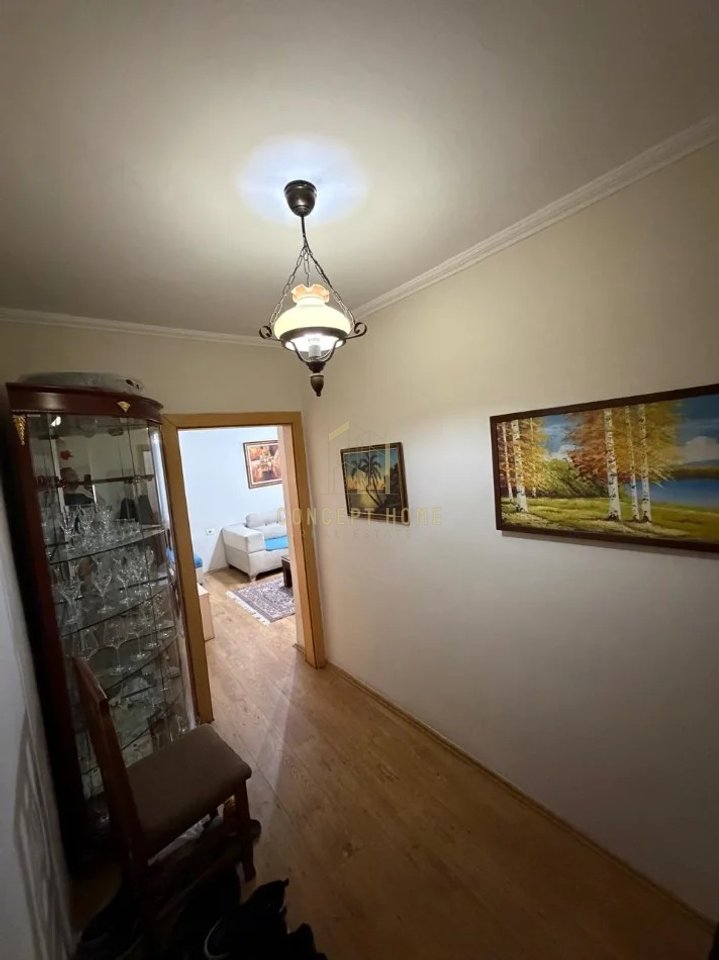 Jepet me qera apartament 1+1 tek Shkolla e Bashkuar