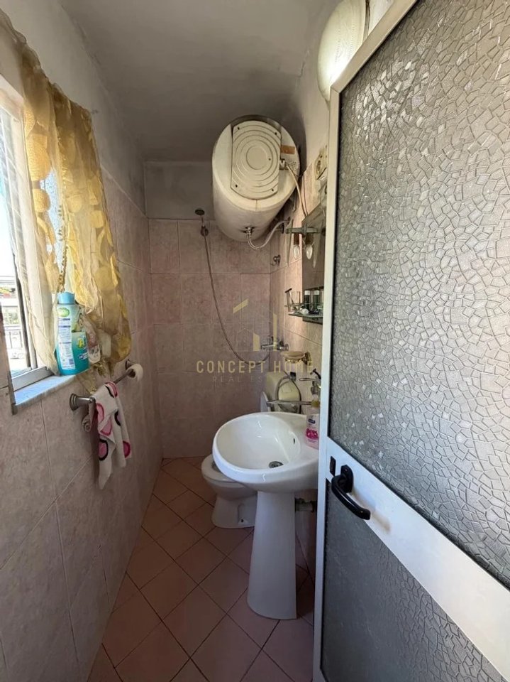 Jepet me qera apartament 1+1 tek Shkolla e Bashkuar