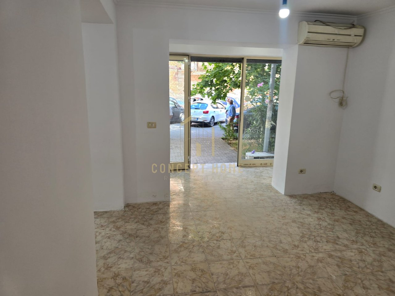 Vendesi 2 ambienti separati in Negozio e Monolocale in via Kavaja, Tirana - 195.000€ | 64 m²