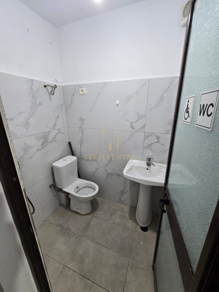 Vendesi 2 ambienti separati in Negozio e Monolocale in via Kavaja, Tirana - 195.000€ | 64 m²