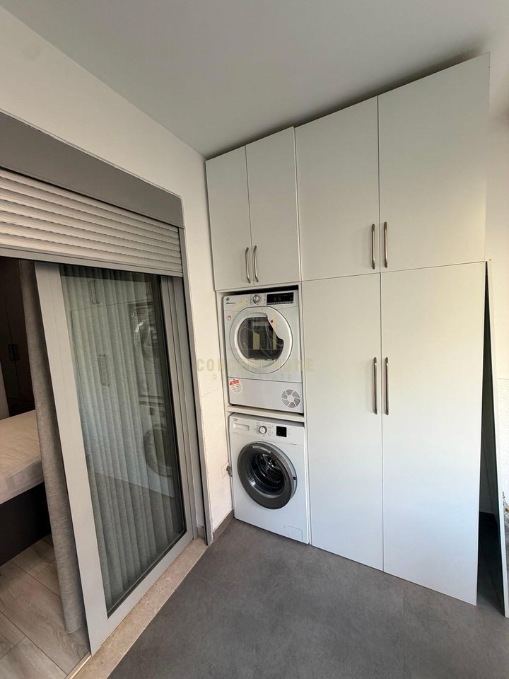Shitet apartament 1+1 tek Liqeni i That