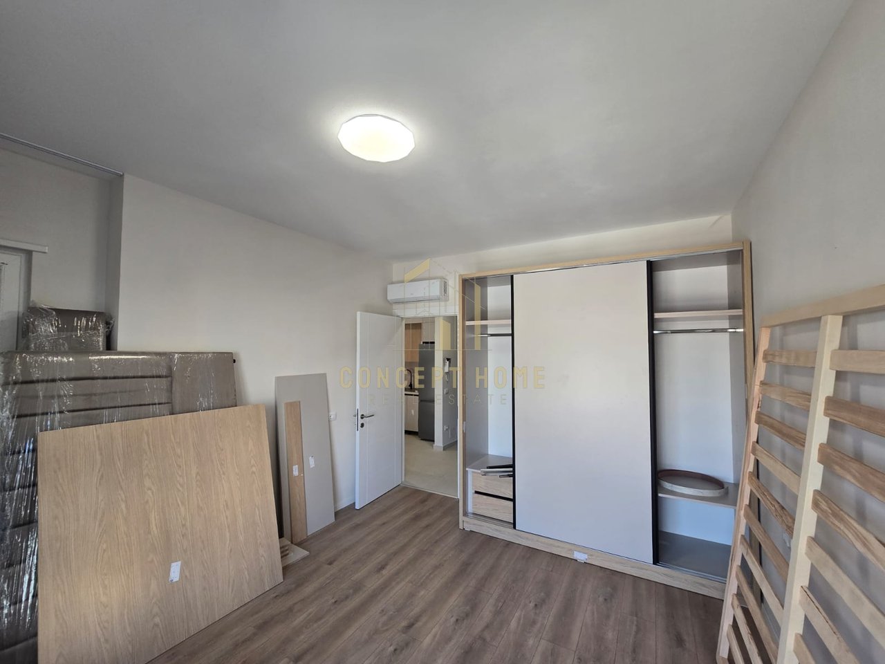 Jepet me qera apartament 1+1 ne Kamez