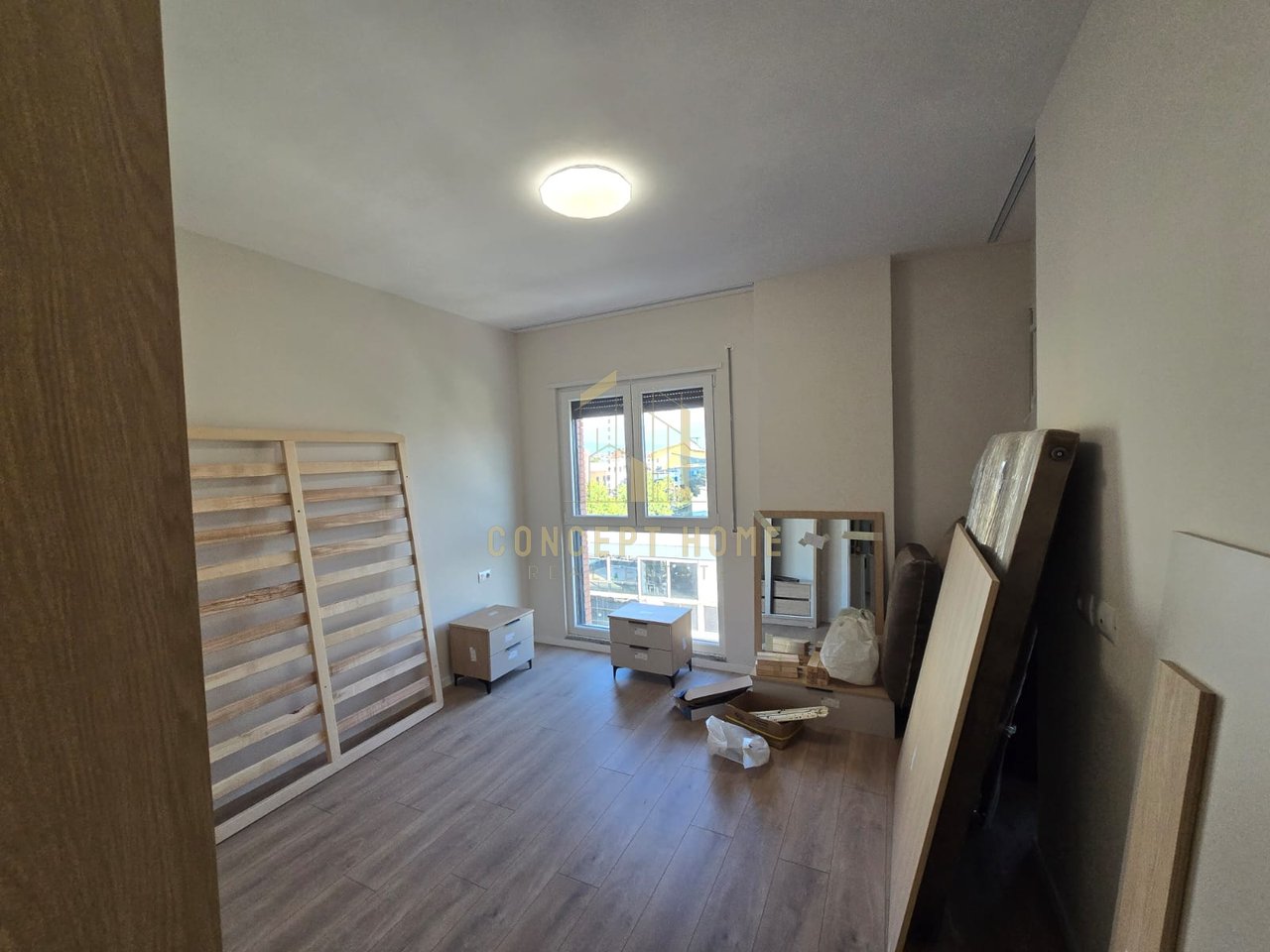 Jepet me qera apartament 1+1 ne Kamez