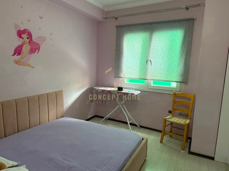 Jepet me qera apartament 2+1 tek Komuna e Parisit