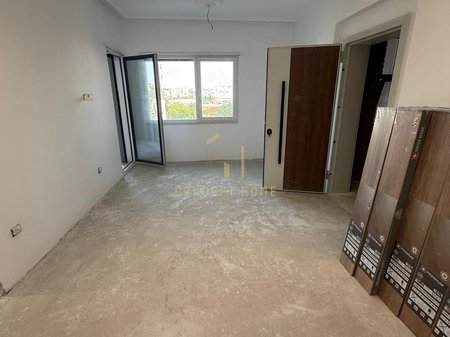 Shitet apartament 1+1 tek Rruga e Kavajes