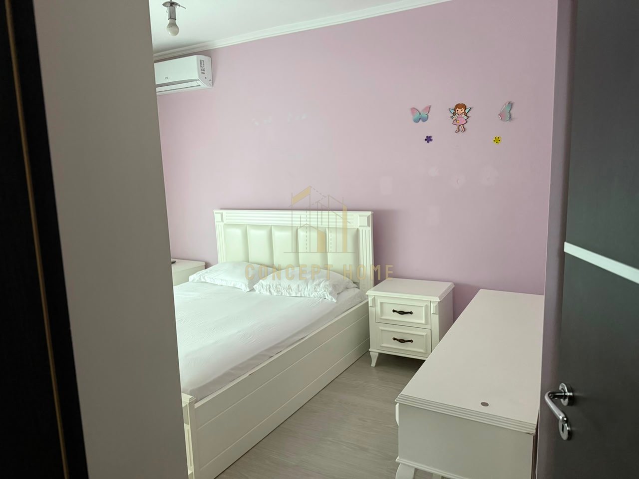 Jepet me qera apartament 2+1 tek Komuna e Parisit