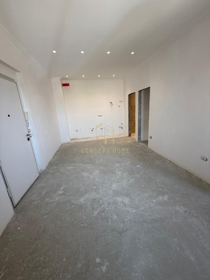 Shitet apartament 1+1 tek Rruga e Kavajes