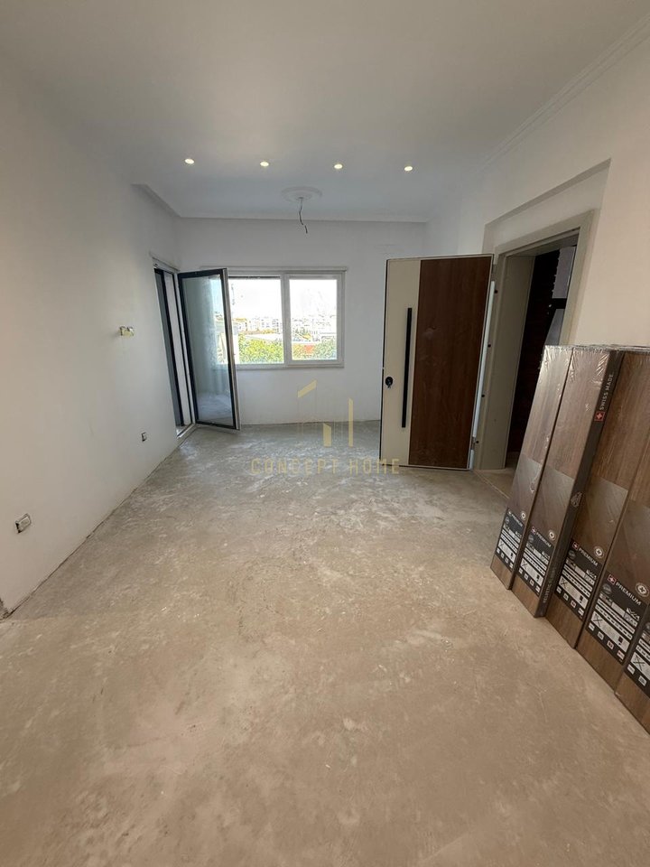 Shitet apartament 1+1 tek Rruga e Kavajes