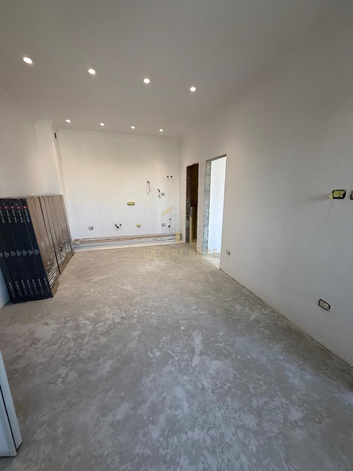 Shitet apartament 1+1 tek Rruga e Kavajes