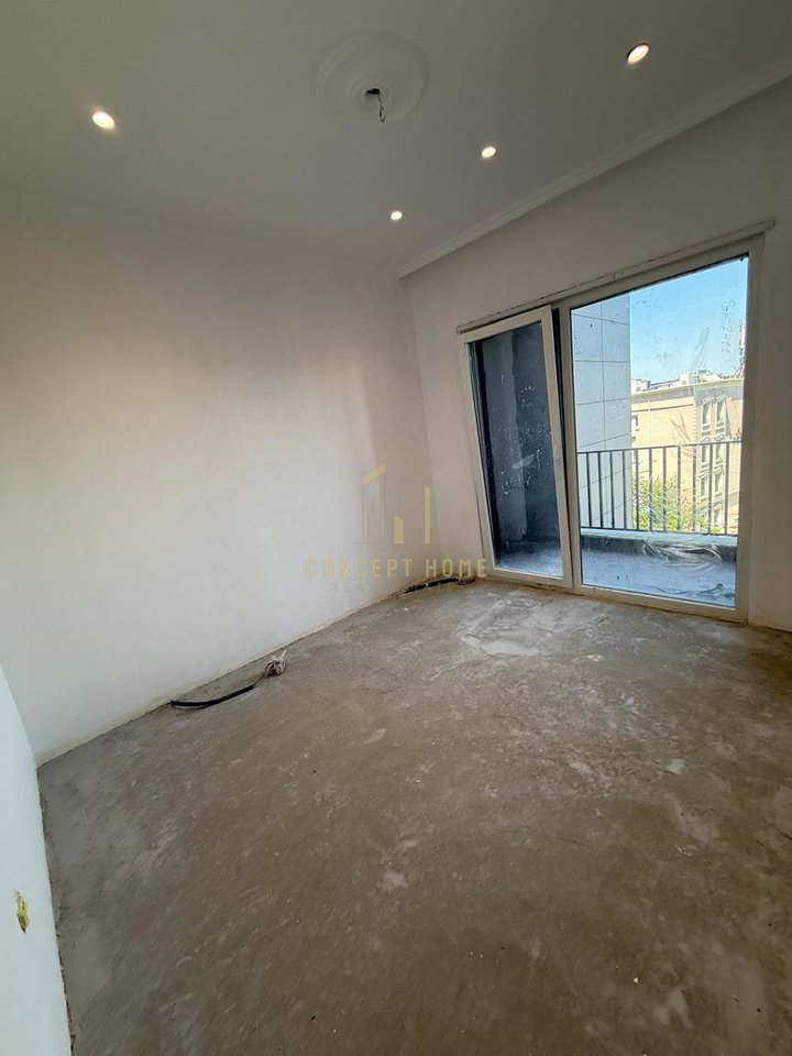 Shitet apartament 1+1 tek Rruga e Kavajes