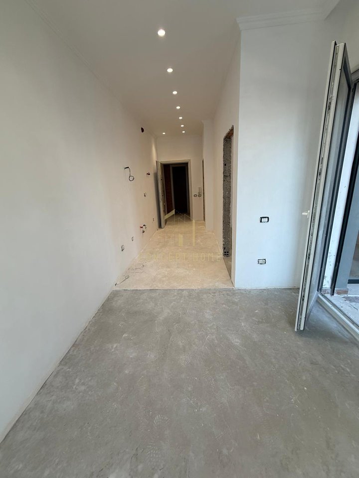 Shitet apartament 1+1 tek Rruga e Kavajes