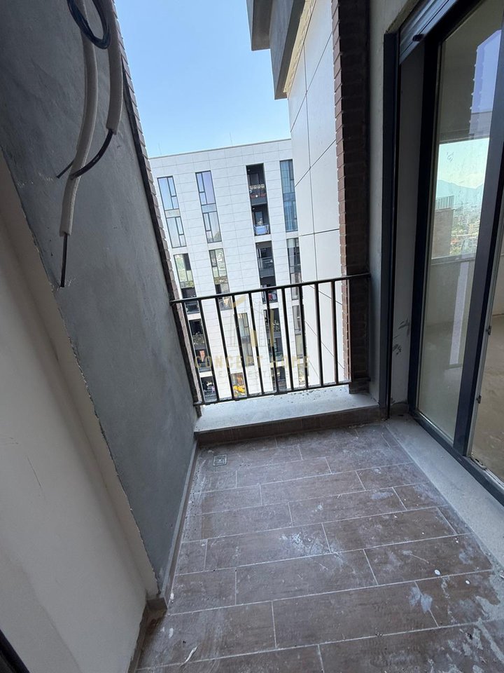 Shitet apartament 1+1 tek Rruga e Kavajes