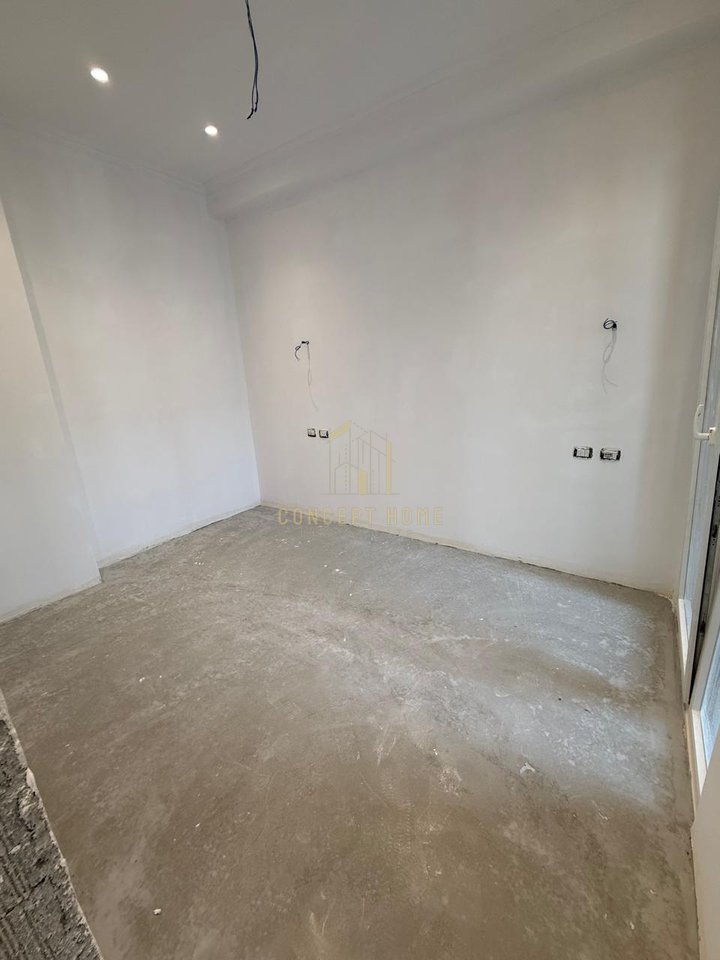 Shitet apartament 1+1 tek Rruga e Kavajes