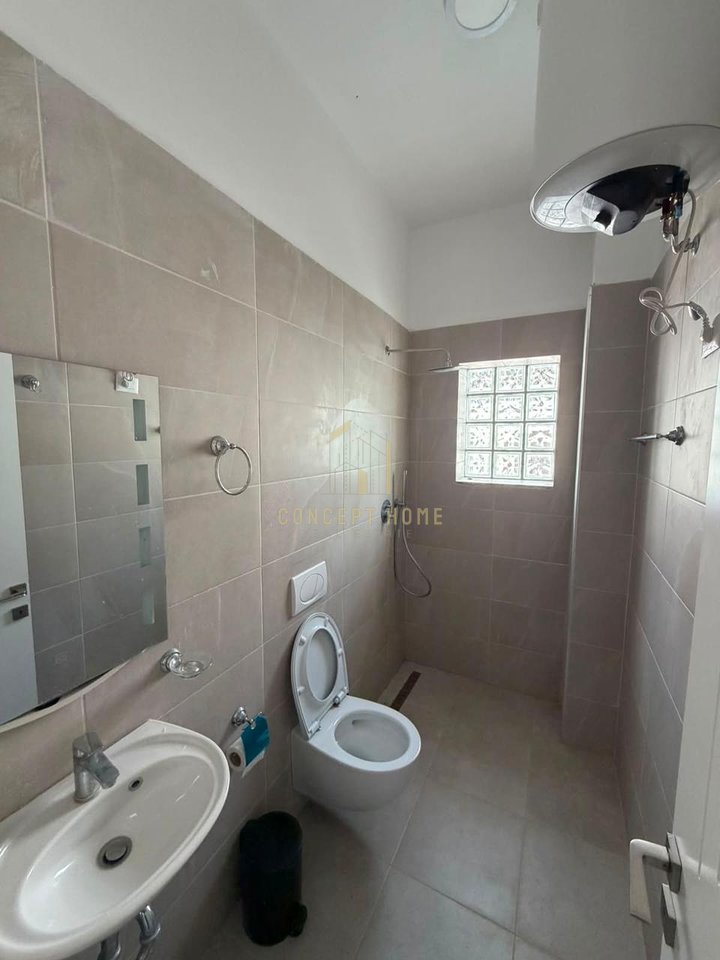 Jepet me qera apartament 1+1 ne Shkoze