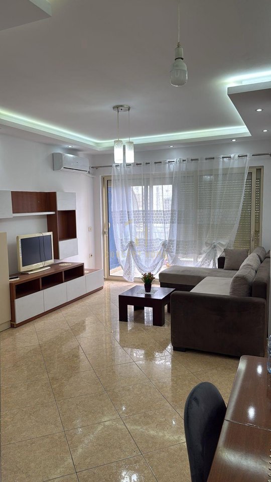 Jepet me qera apartament 2+1 tek Fusha e Aviacionit