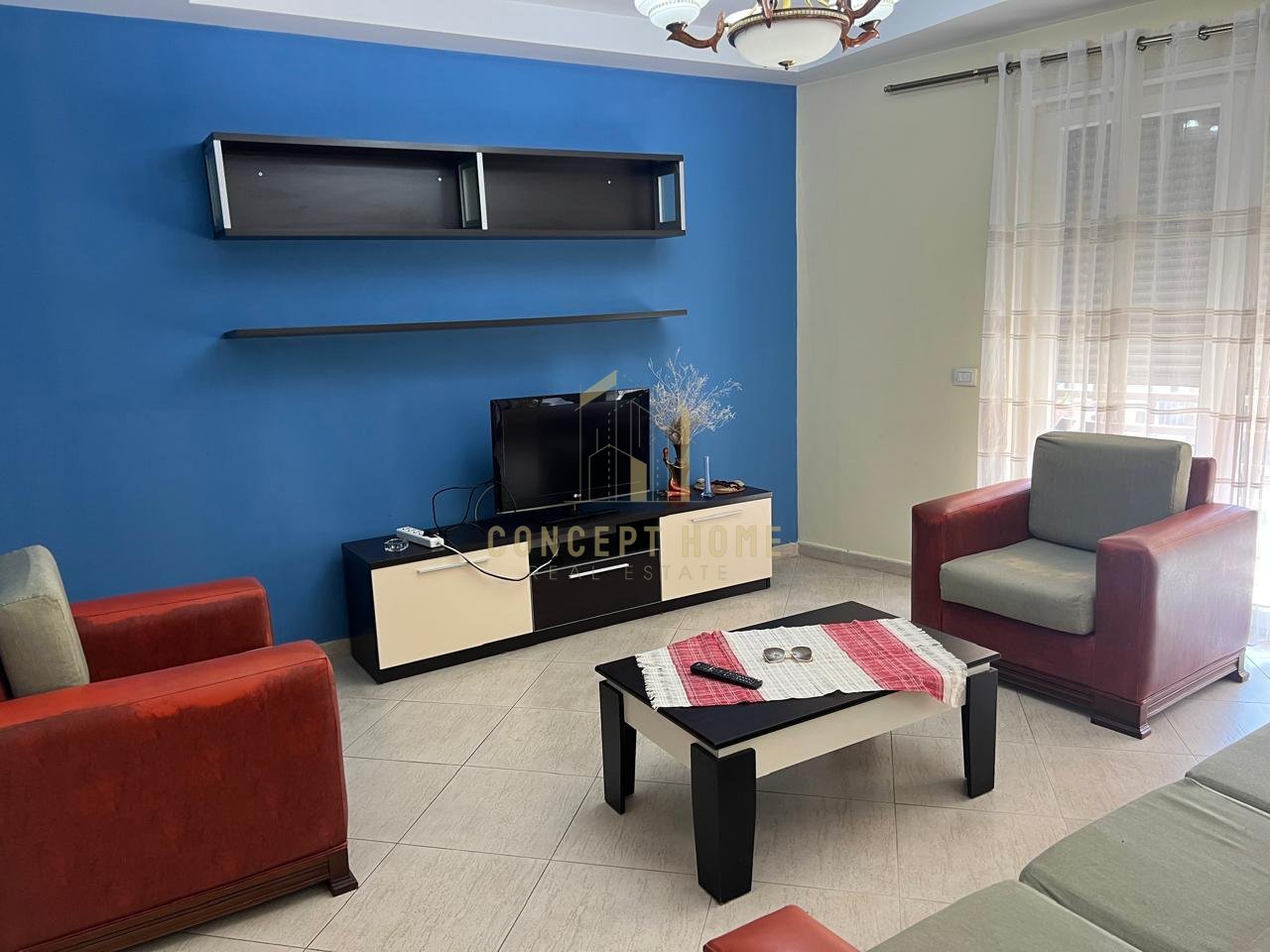 Jepet me qera apartament 2+1 tek Pazari i Ri