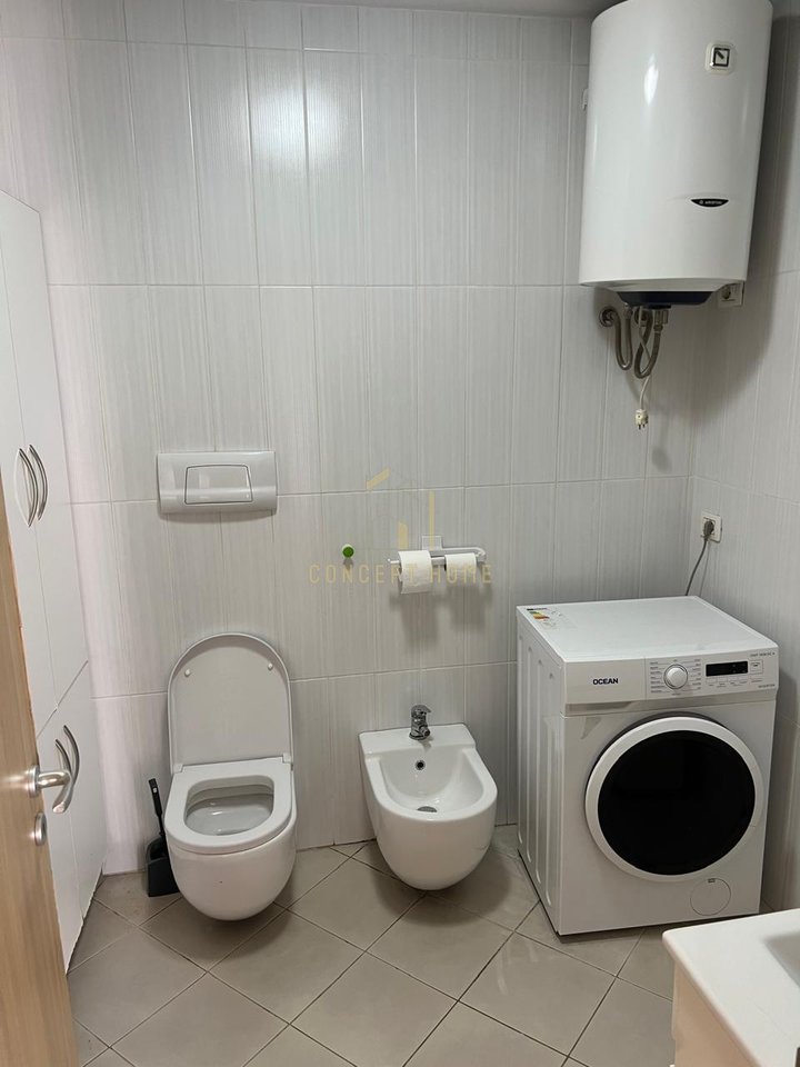 Jepet me qera apartament 2+1 tek Pazari i Ri