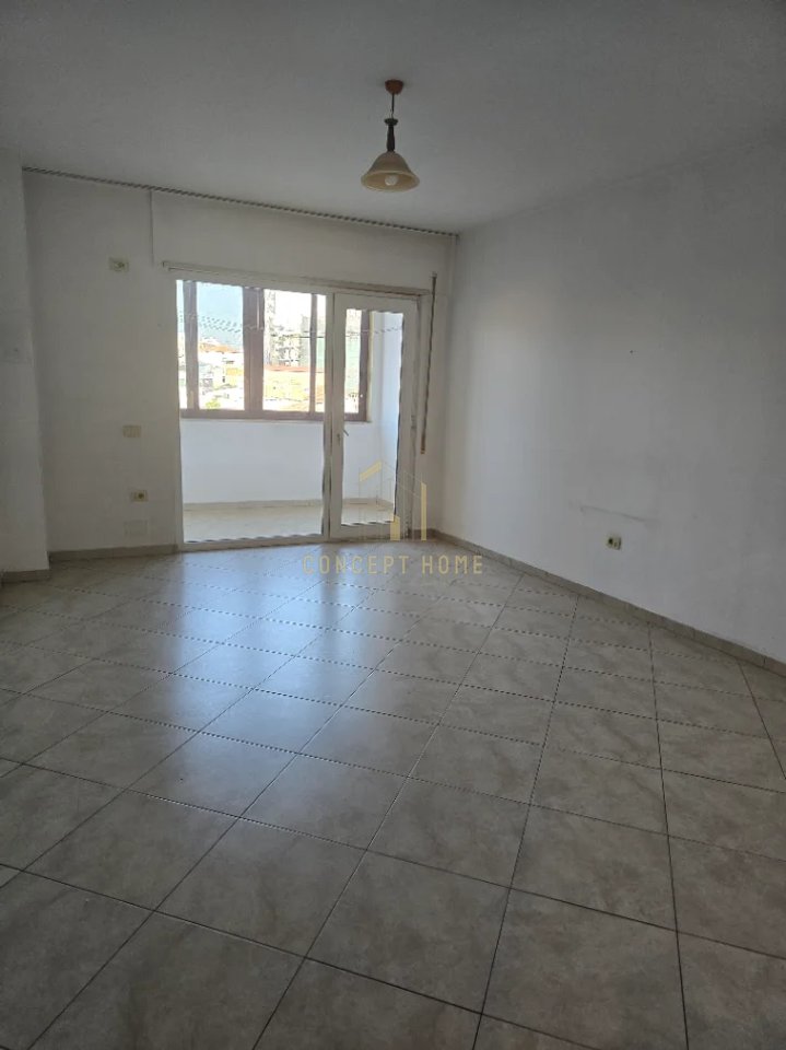 Jepet me qera apartament per biznese prane spitalit Nene Teresa