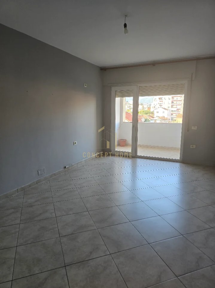 Jepet me qera apartament per biznese prane spitalit Nene Teresa