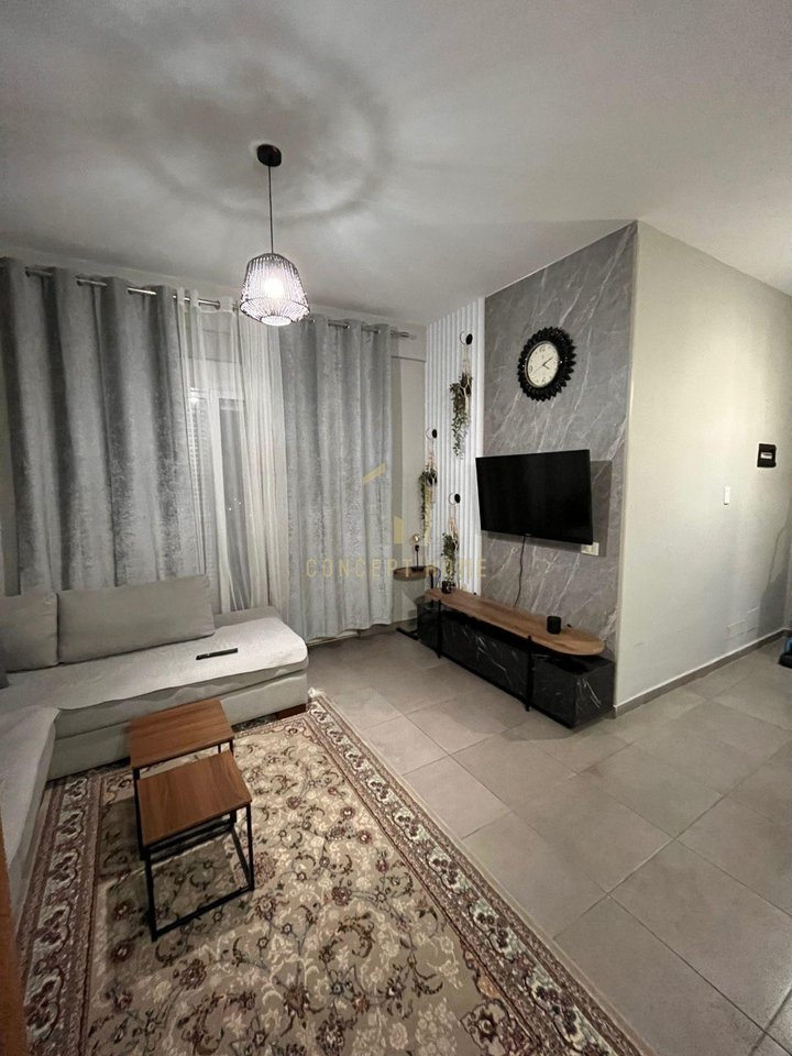 Jepet me qera apartament 1+1 tek Kthesa e Kamzes