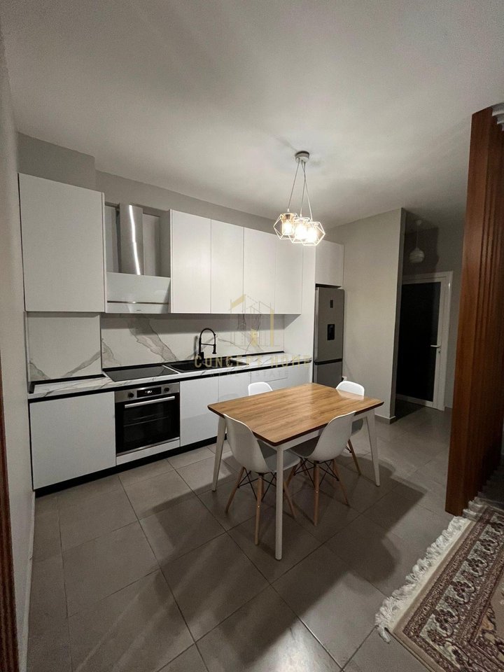 Jepet me qera apartament 1+1 tek Kthesa e Kamzes