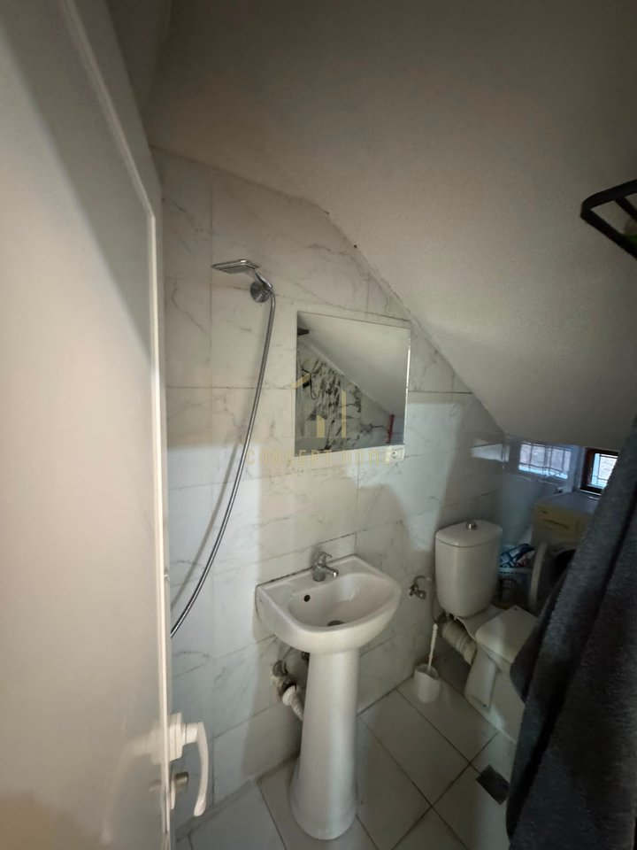Jepet me qera Apartament 1+1 ne Selit/Cmimi: 45.000 leke / Muaj