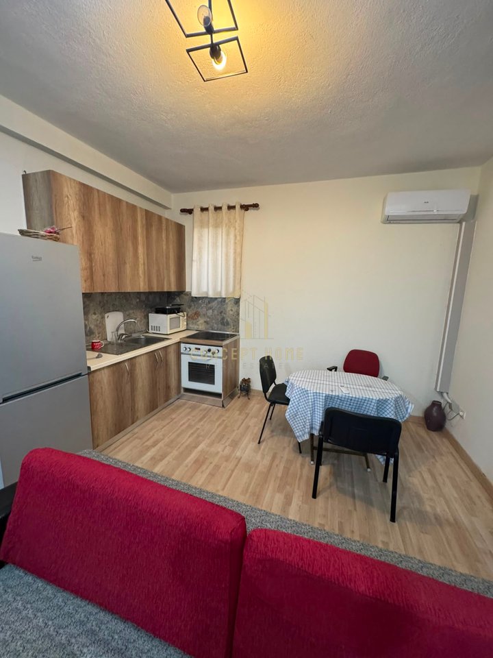 Jepet me qera Apartament 1+1 ne Selit/Cmimi: 45.000 leke / Muaj