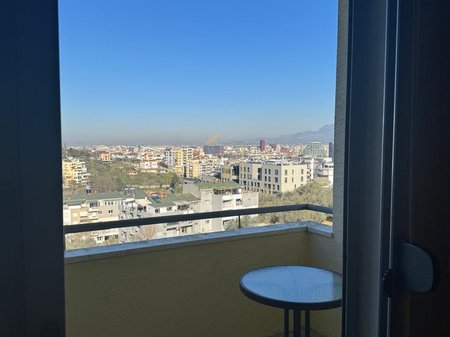 Shitet Apartament 3+1+3 në Liqen te thate