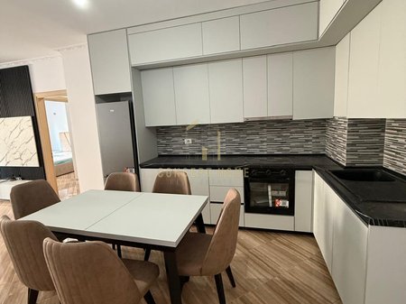 Jepet me qera apartament 2+1 ne Astir
