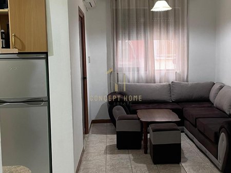 Jepet me qera apartament 1+1 ne rrugen Myslym Shyri