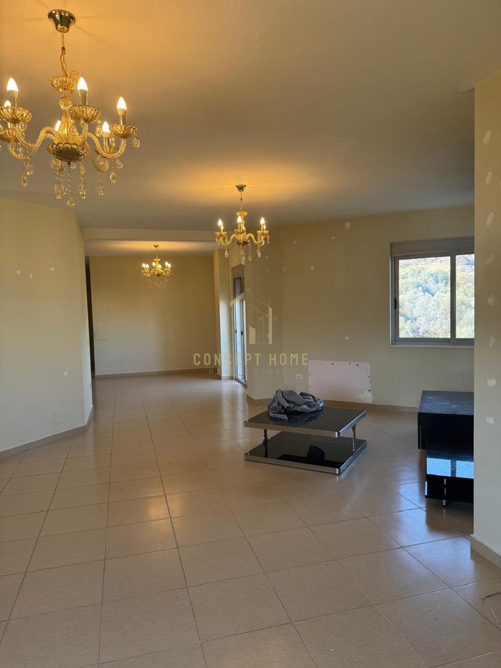 Shitet Apartament 3+1+3 në Liqen te thate