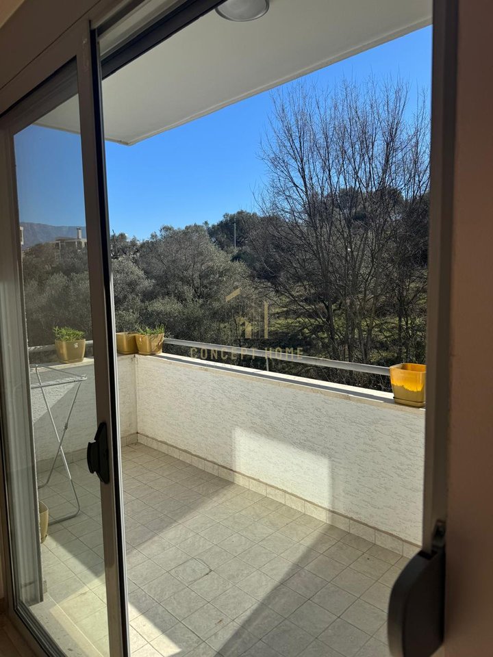 Shitet Apartament 3+1+3 në Liqen te thate