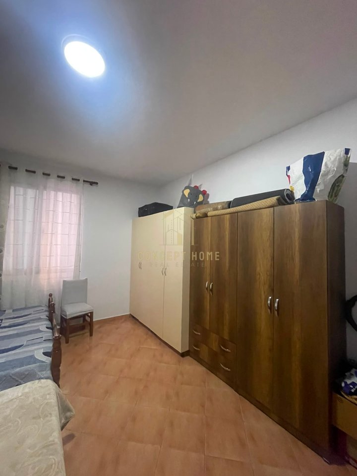 Jepet me qera apartament 1+1ne Bulevard te Ri