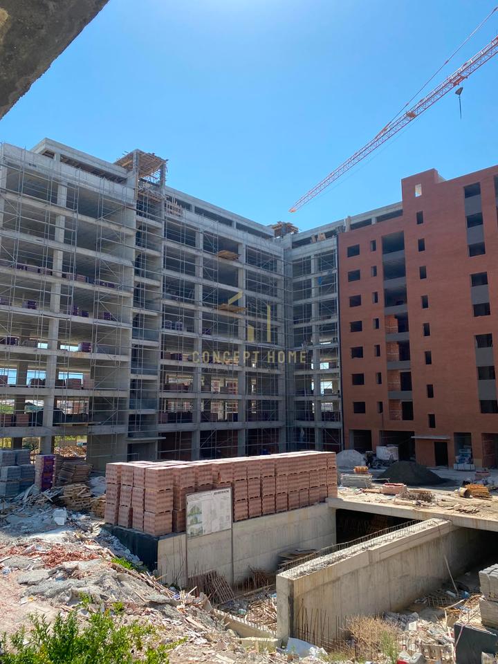 Shitet apartament 2+1+2 ne Kamez + 2 Poste Parkimi