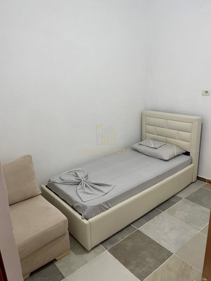 Jepet me qera shtepi private 2+1 ne rrugen 5 maji
