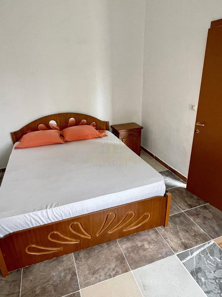 Jepet me qera shtepi private 2+1 ne rrugen 5 maji