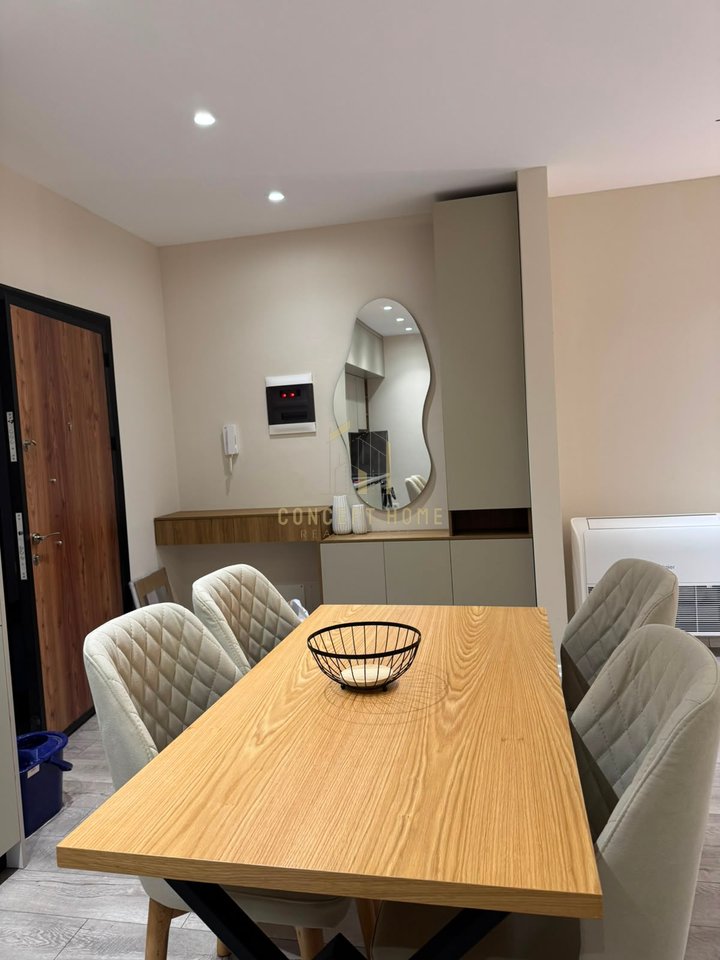 Jepet me qera apartament 1+1+ verande  ne Kamez