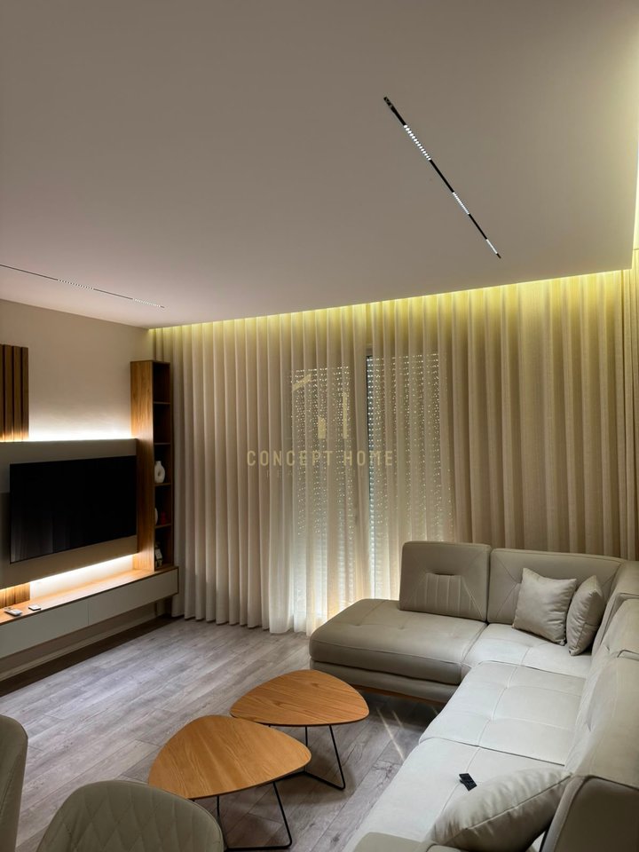 Jepet me qera apartament 1+1+ verande  ne Kamez