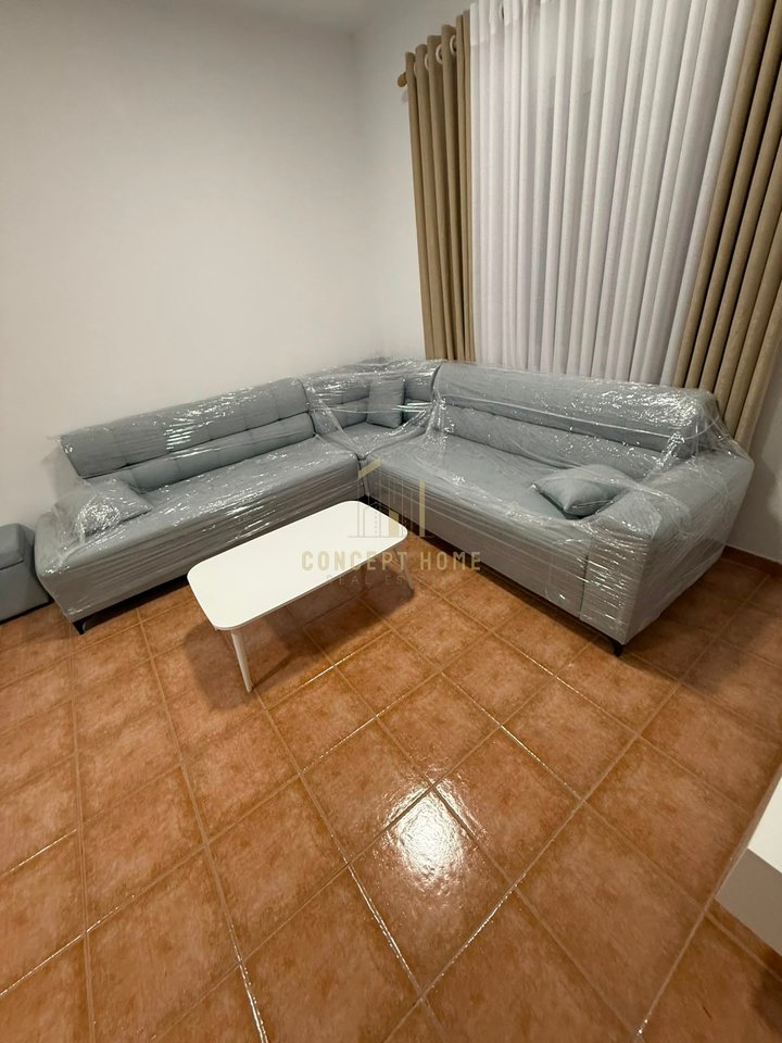Jepet me qera apartament  1+1 ne 5 Maj