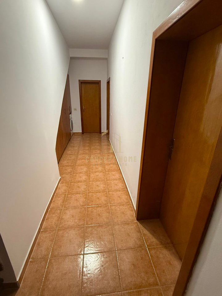 Jepet me qera apartament  1+1 ne 5 Maj