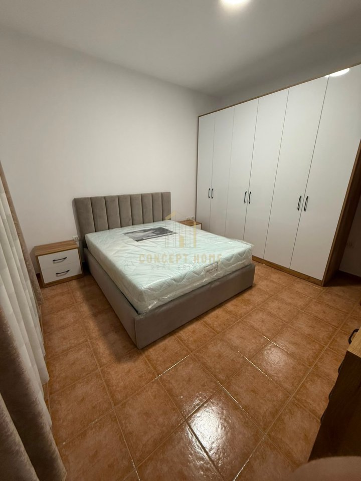 Jepet me qera apartament  1+1 ne 5 Maj