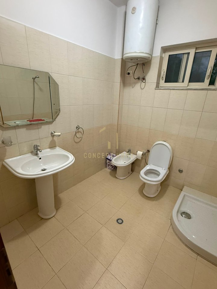 Jepet me qera apartament  1+1 ne 5 Maj