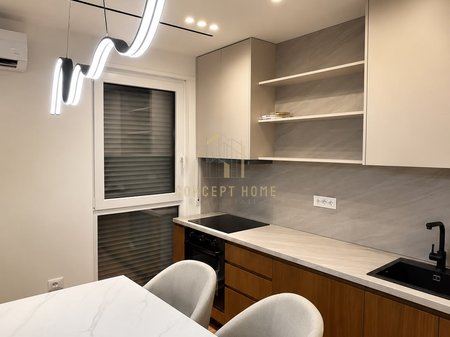 Jepet me qera apartament 1+1+post parkimi tek Xhamlliku