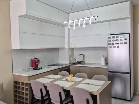 Jepet me qera apartament 2+1 ne Kamez